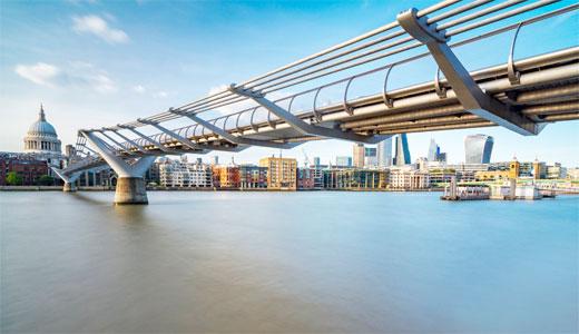 Londoni Millenium Bridge csavarjai