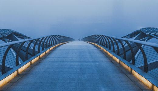 Londoni Millenium Bridge csavarjai